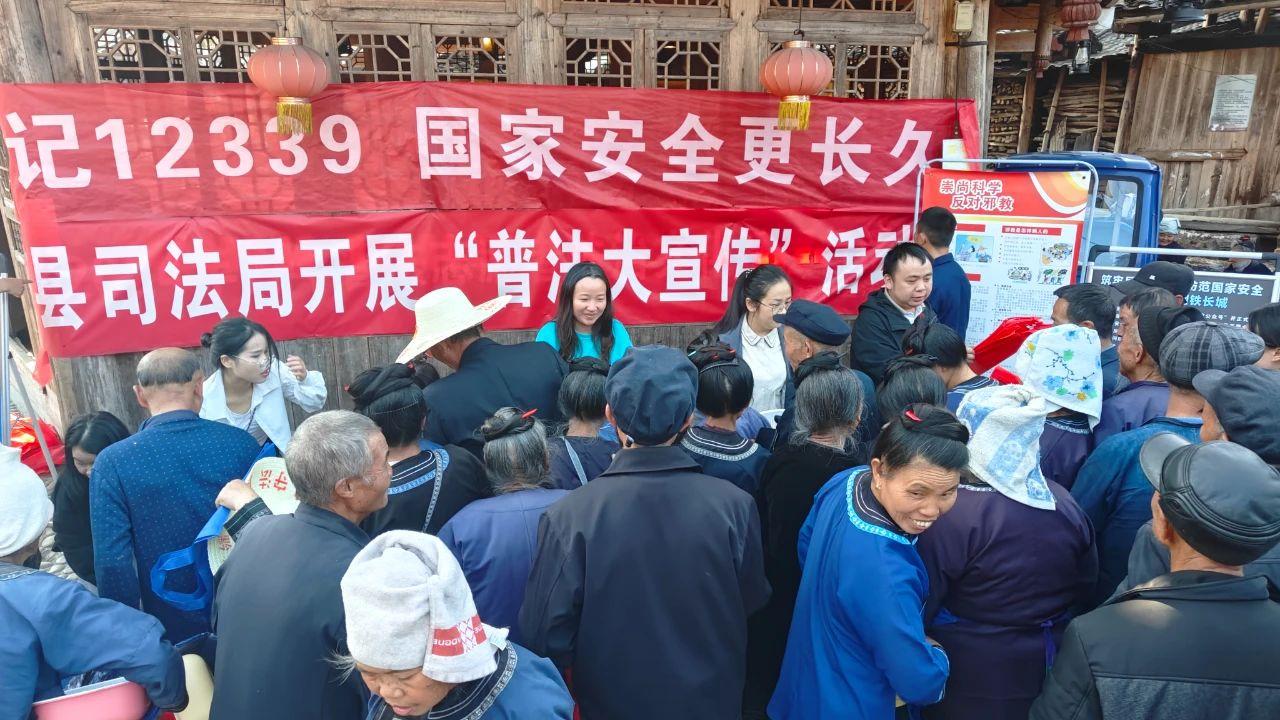 普法活動(dòng)現(xiàn)場.jpg
