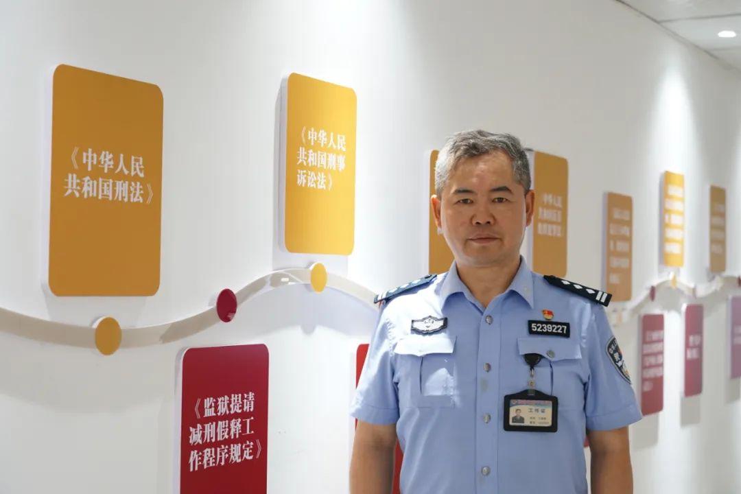 從青絲到華發(fā)！老民警丁福軍的“硬核”監(jiān)管與“柔性”矯治