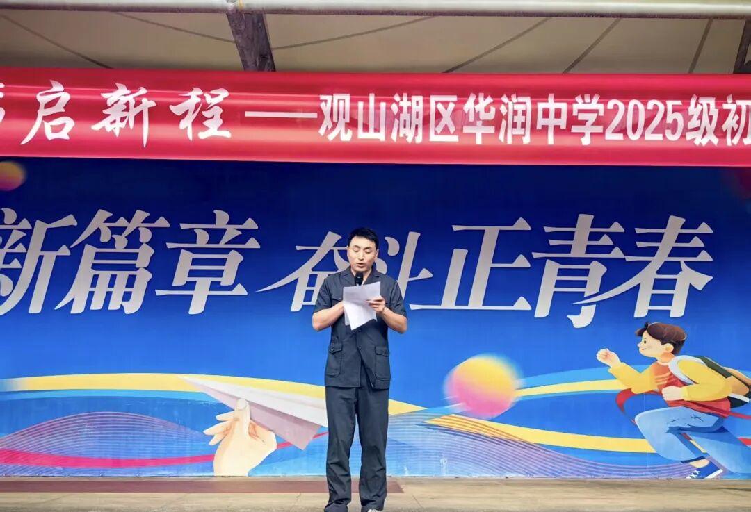 法官張勇進(jìn)行宣講.jpg 法官張勇進(jìn)行宣講.jpg