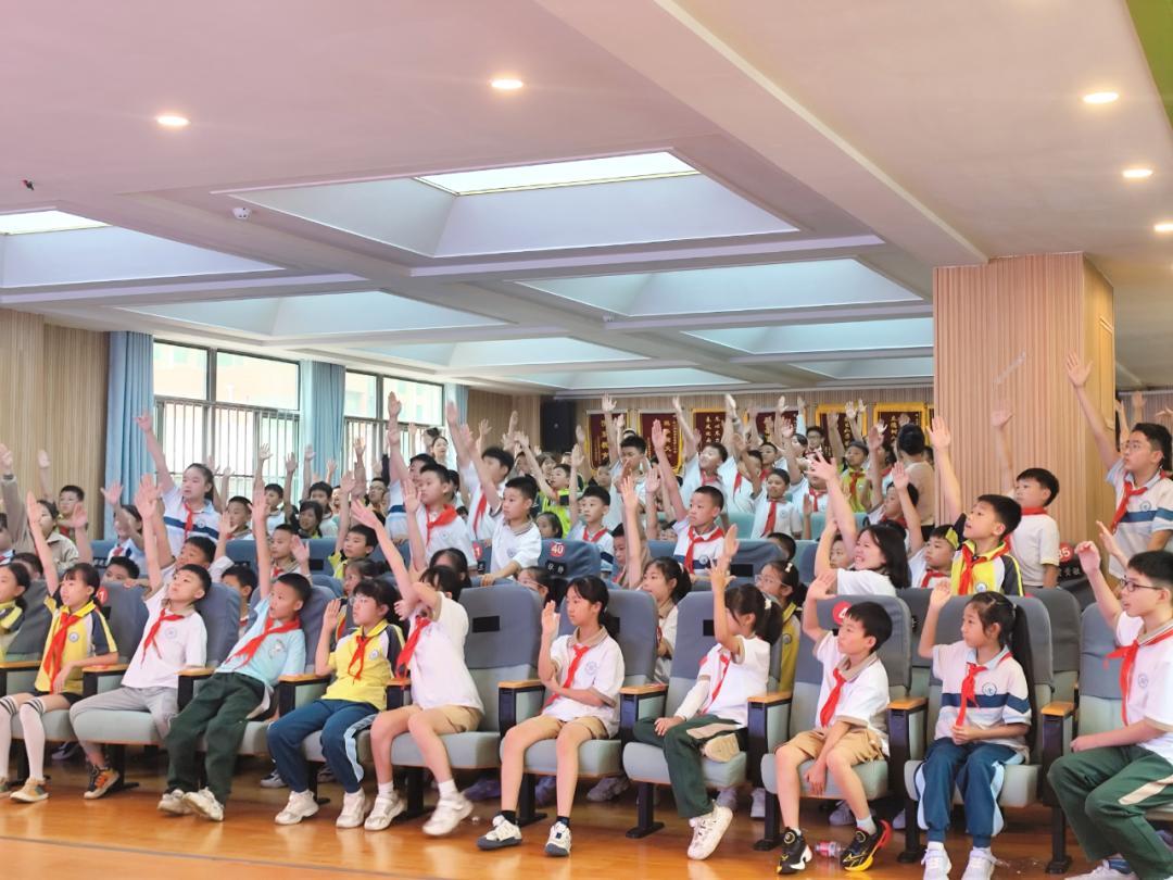 互動(dòng)現(xiàn)場(chǎng).jpg 互動(dòng)現(xiàn)場(chǎng).jpg