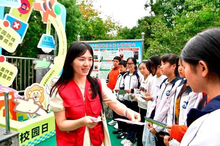 貴陽市觀山湖區(qū)開展“網(wǎng)絡(luò)安全進(jìn)校園”活動(dòng) 筑牢青少年數(shù)字安全防線