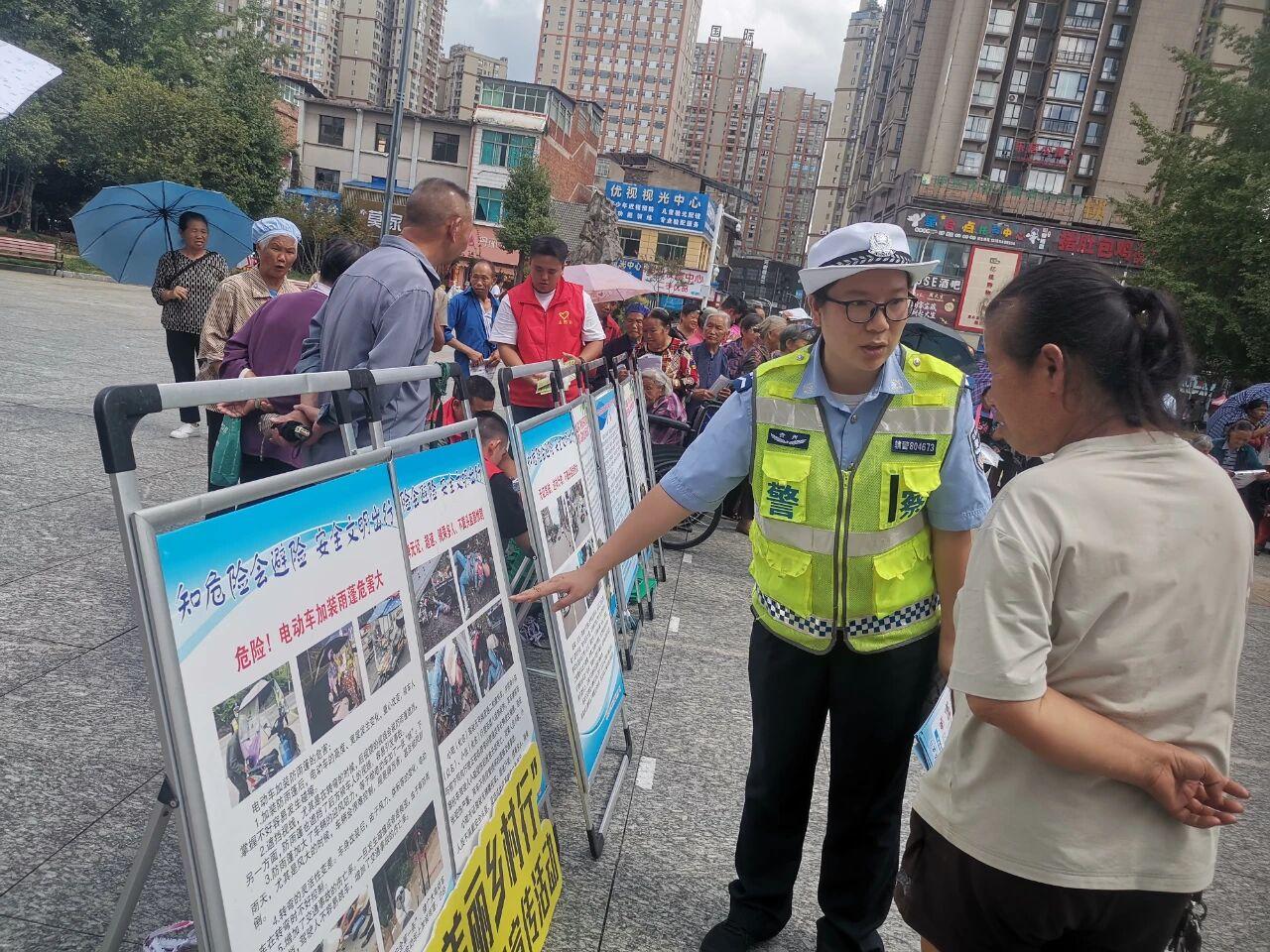 貴州獨(dú)山多部門聯(lián)合開展交通安全宣傳 花燈說唱讓安全知識(shí)“活”起來