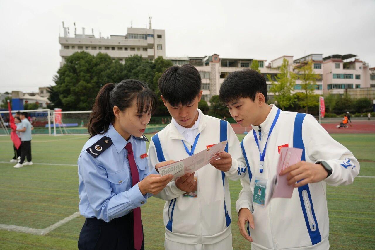 “稅務(wù)藍(lán)”添彩運(yùn)動(dòng)場 稅宣春風(fēng)暖人心