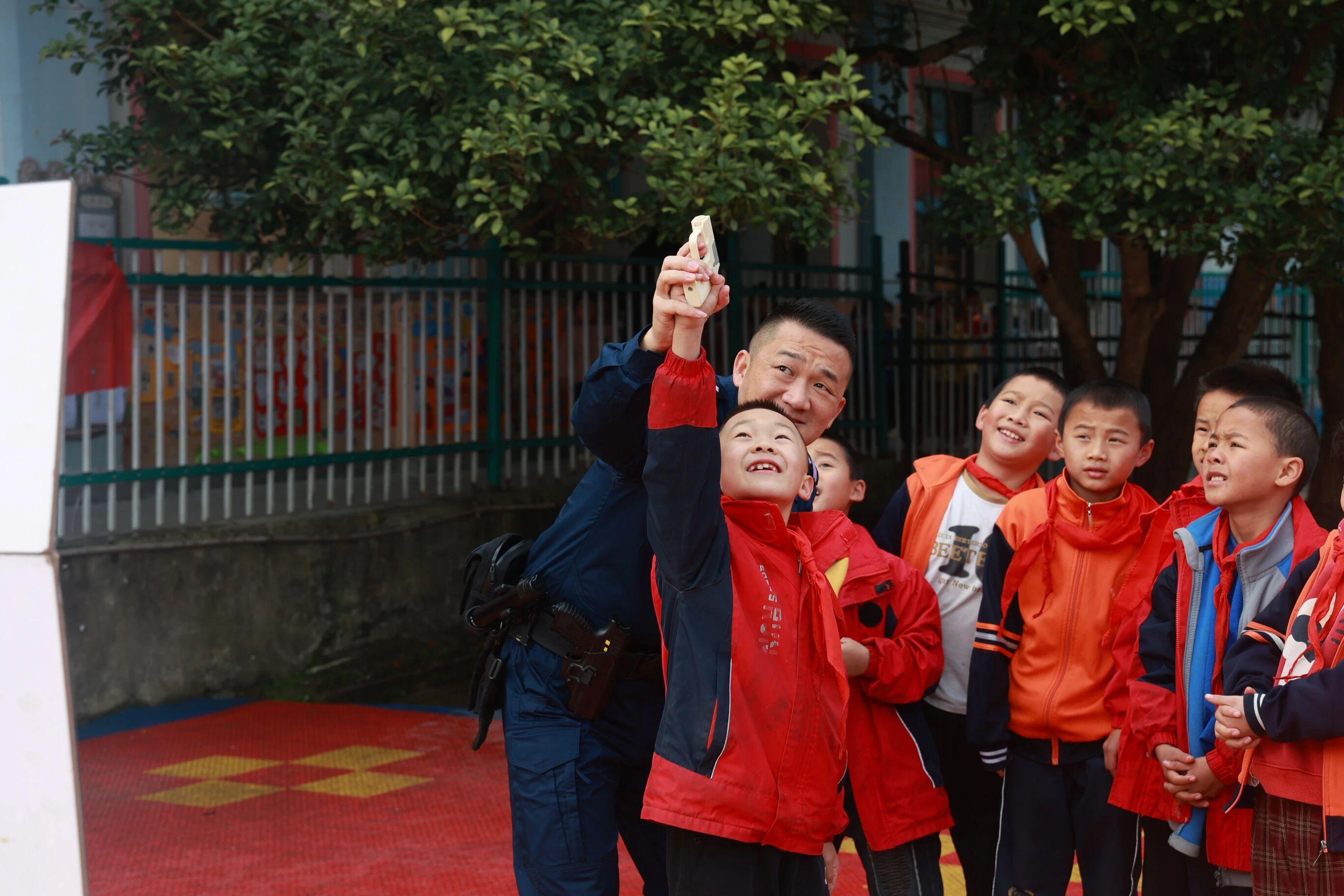 “法治熱身”護航童心成長