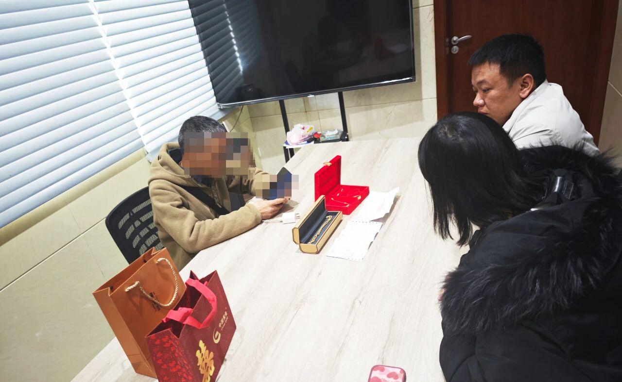 貴陽觀山湖民警三小時苦勸 成功攔截“黃金詐騙”