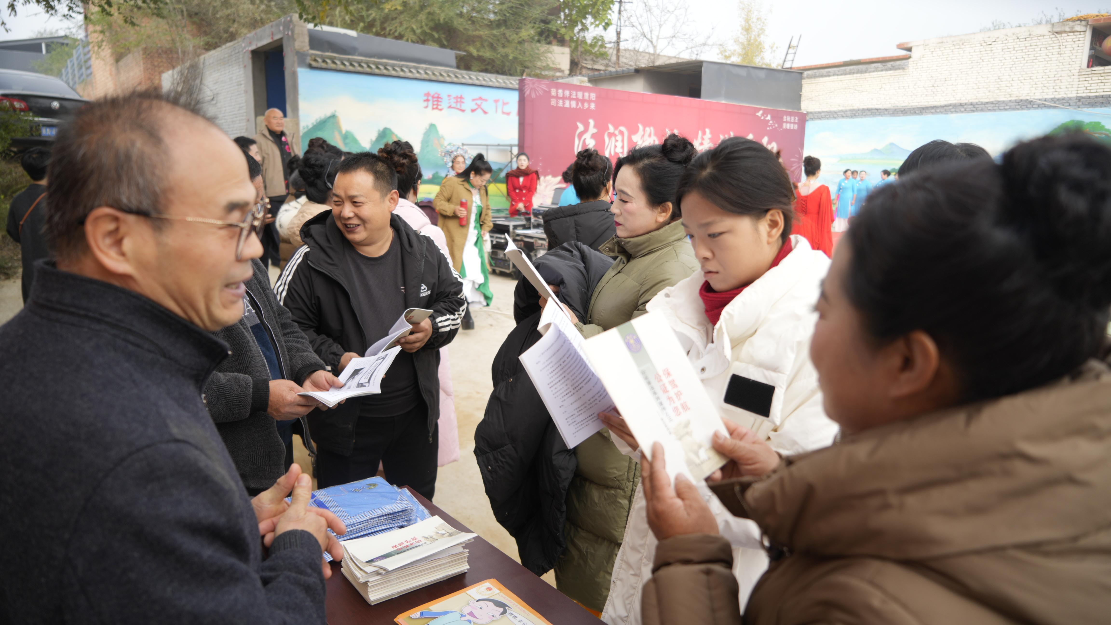 針對老年人群法治需求開展法治宣傳活動(dòng)2.jpg 針對老年人群法治需求開展法治宣傳活動(dòng)2.jpg