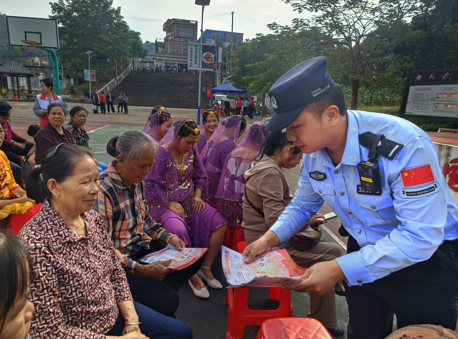 廣西崇左：重陽護(hù)老暖邊疆 普法惠民守安康