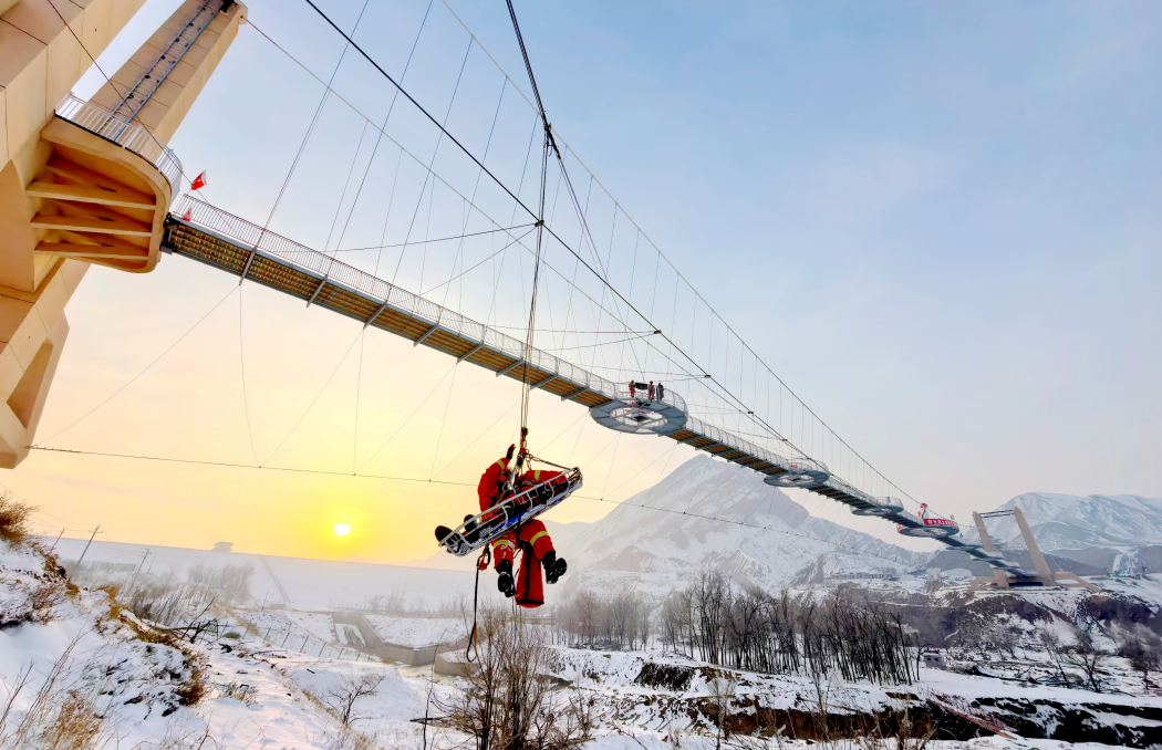 嚴(yán)寒天氣下山岳救援實(shí)戰(zhàn)演訓(xùn)