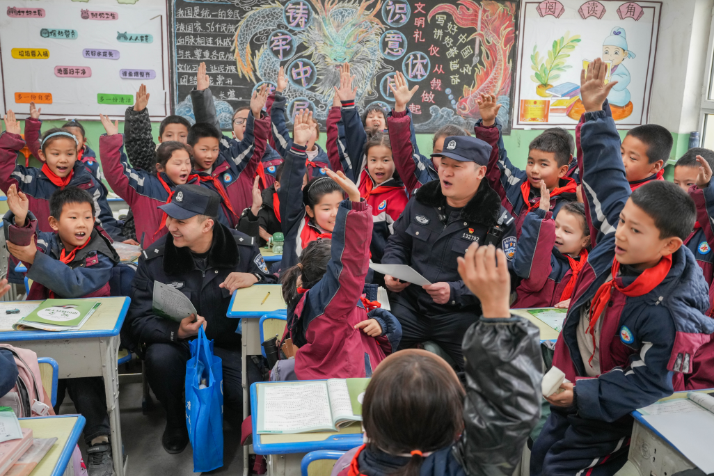 鐵警校園普法 筑牢安全防線(xiàn)