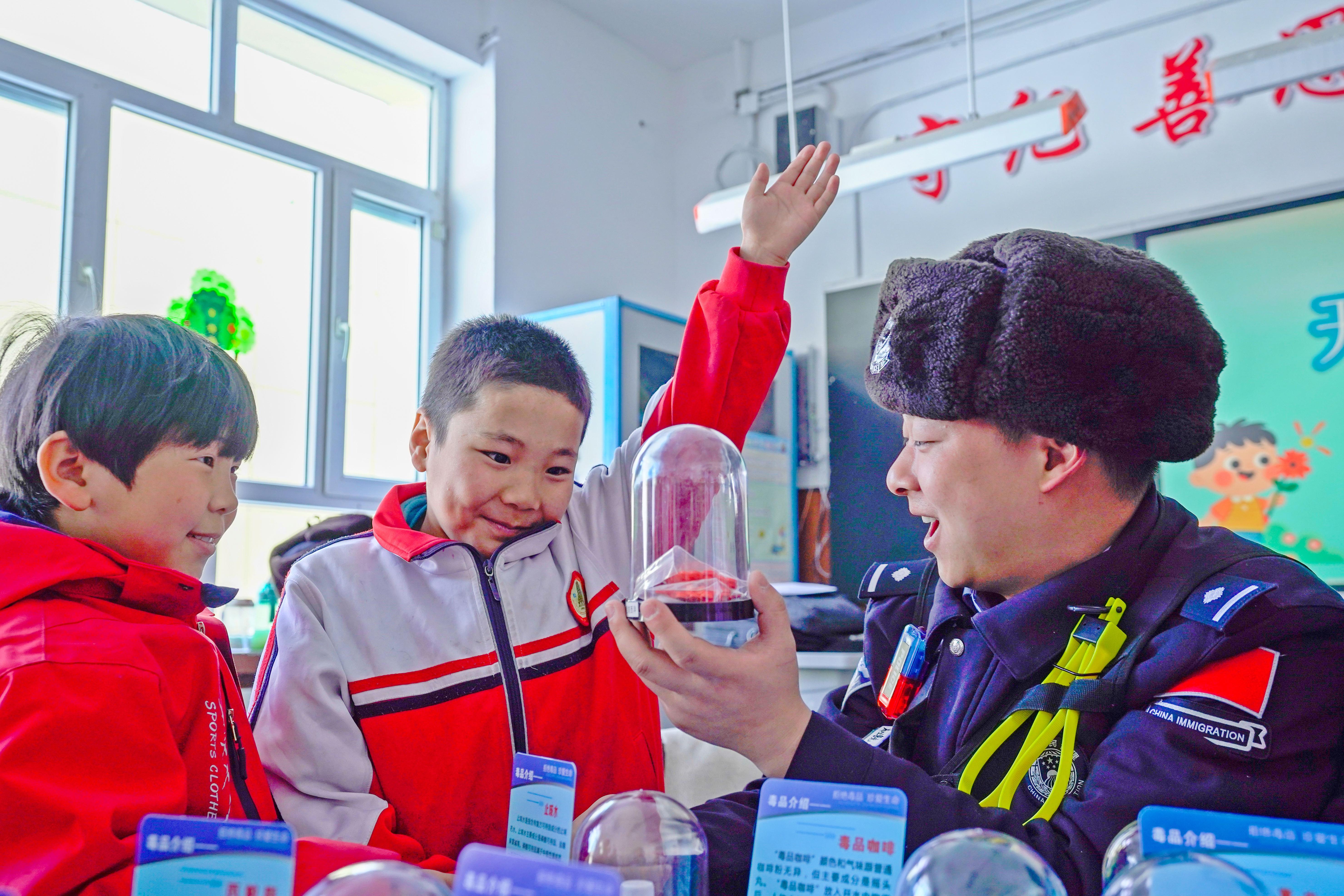 開學(xué)第一課 識毒防毒學(xué)法律