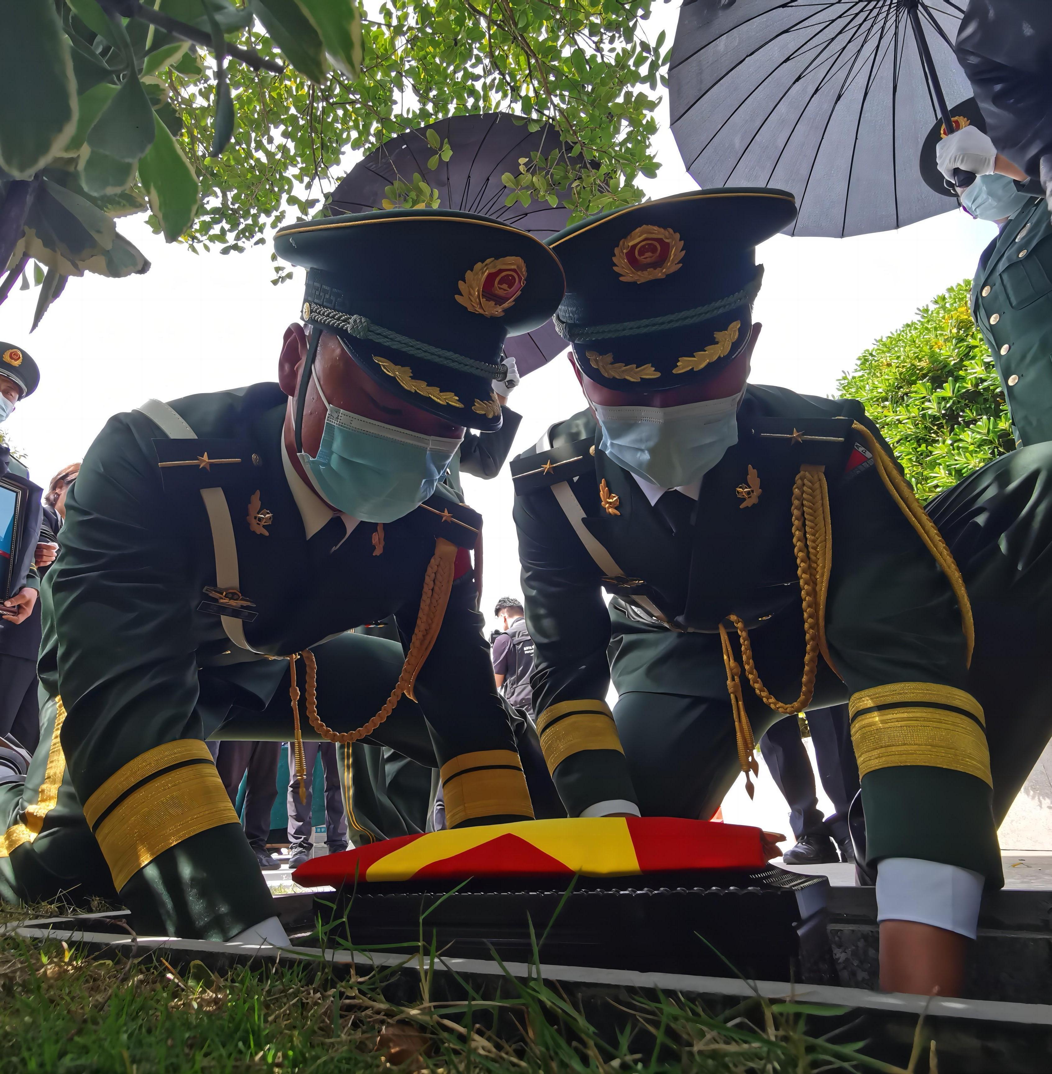 汪曉龍，我們送你回家！