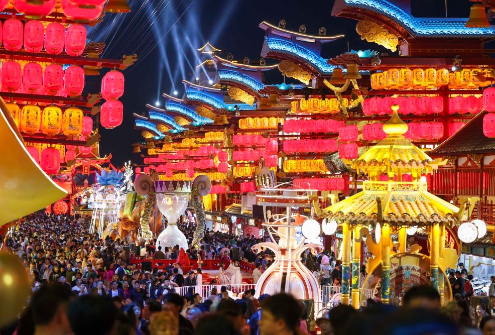 堅持把發(fā)展特色優(yōu)勢產(chǎn)業(yè)作為主攻方向