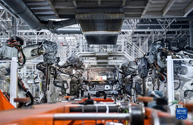 埋頭苦干，用新的偉大奮斗創(chuàng)造新的偉業(yè)